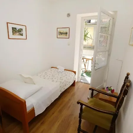 Double Victoria The Center Of The Old Town Apartment